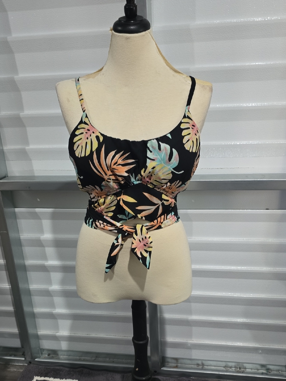 Madden NYC Black Tropical Tie-Front Crop Top with Pastel Leaf Print Size XXL